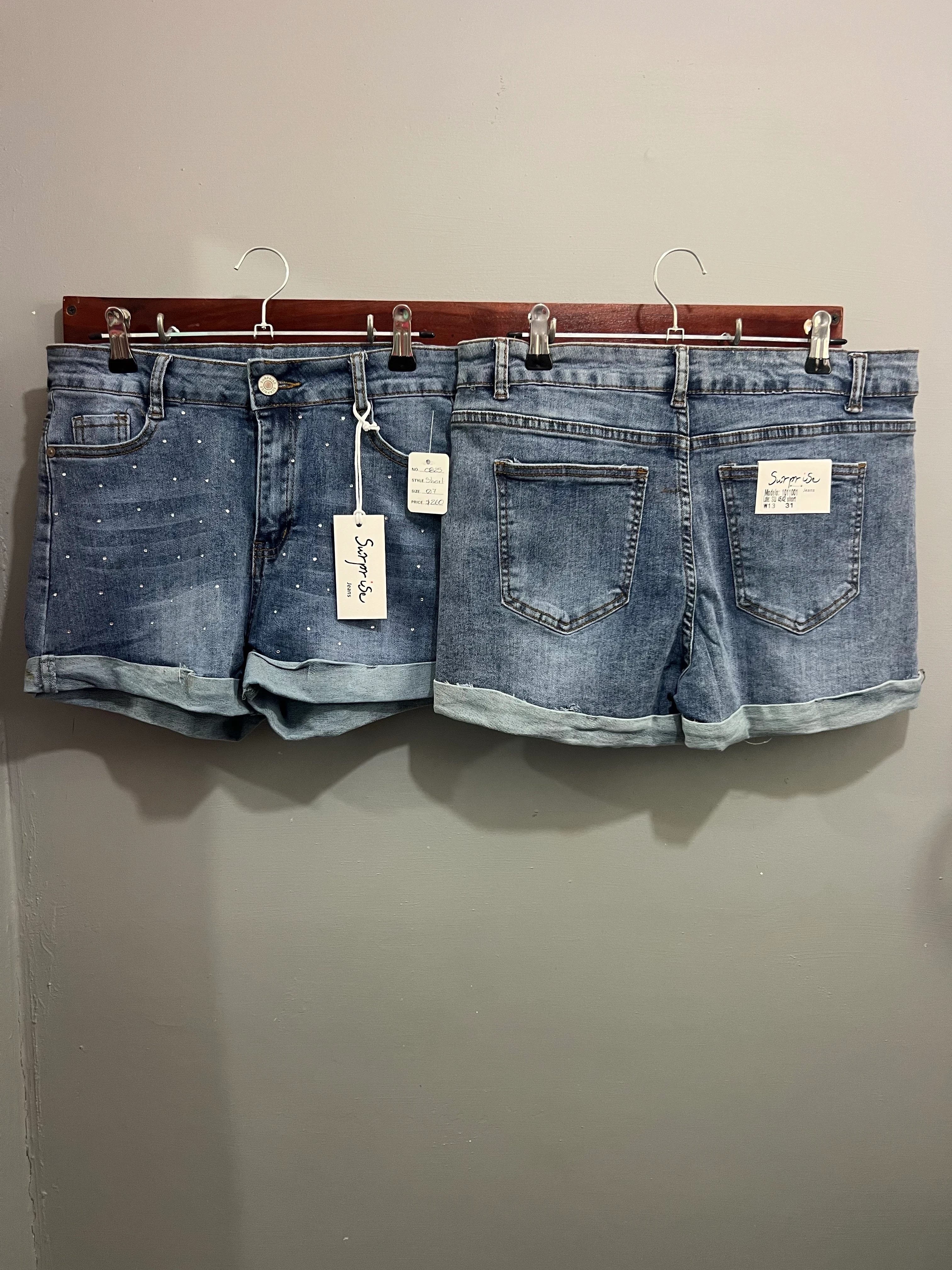 Shorts Mezclilla clara con brillos 3