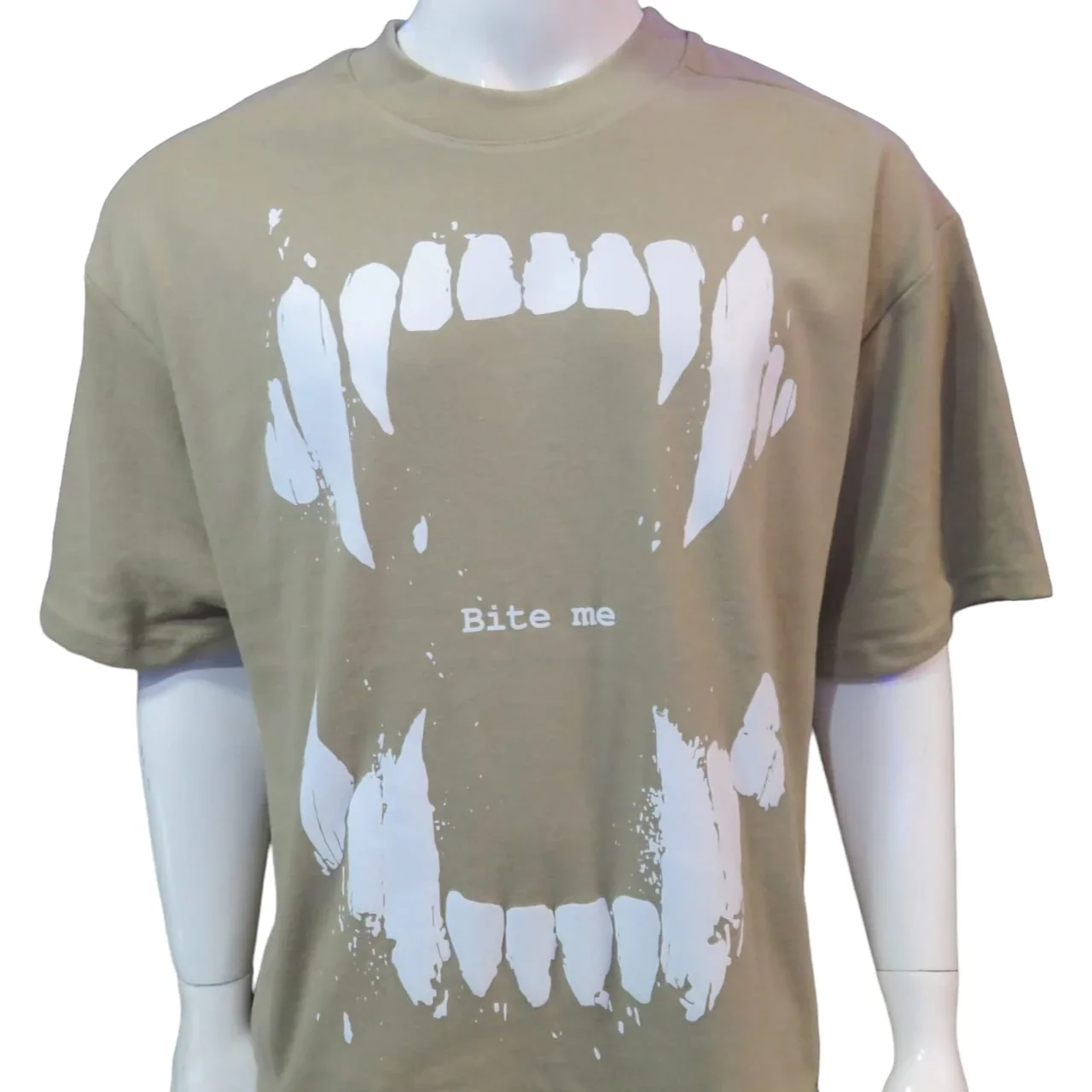 Playera beige bite me