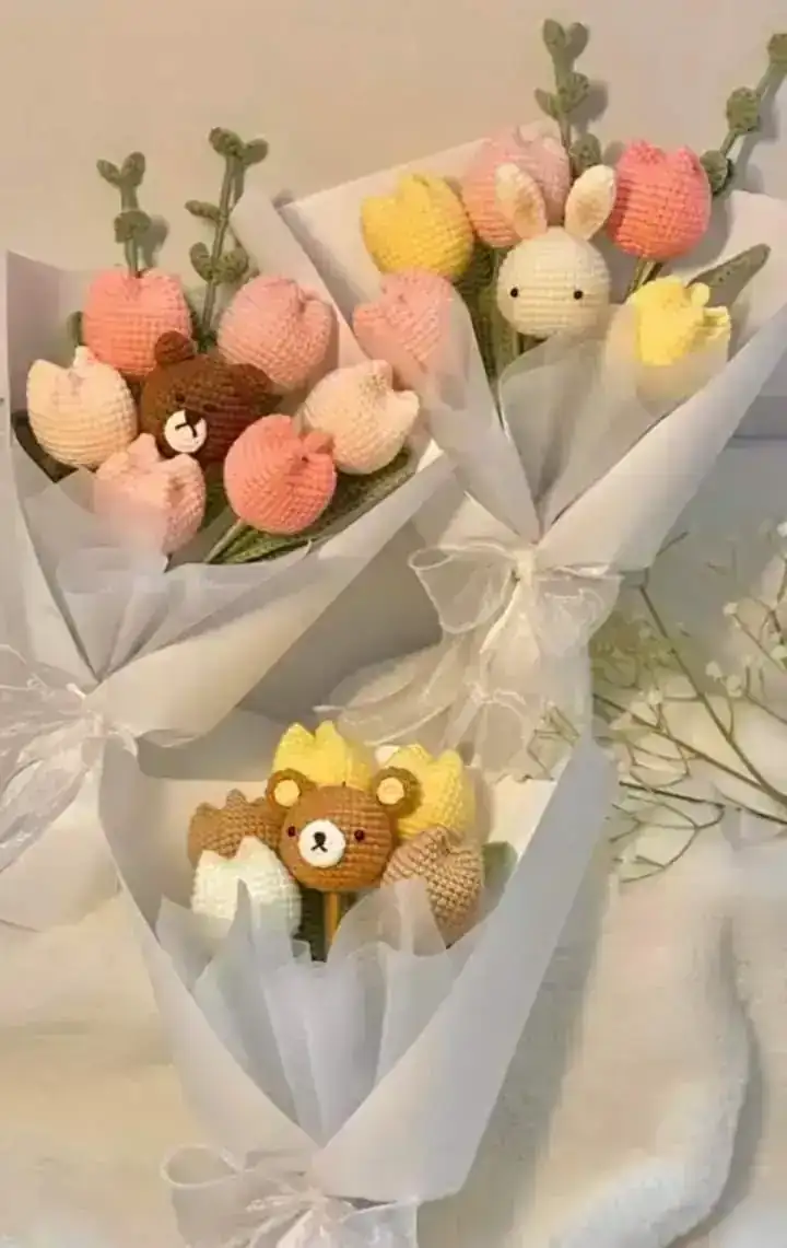 Ramo tierno/5 tulipanes  + osito