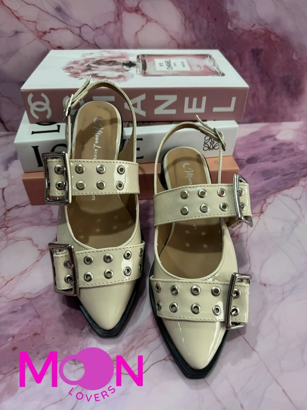 Mod.1013 Zapatilla Flats doble hebilla Beige Charol