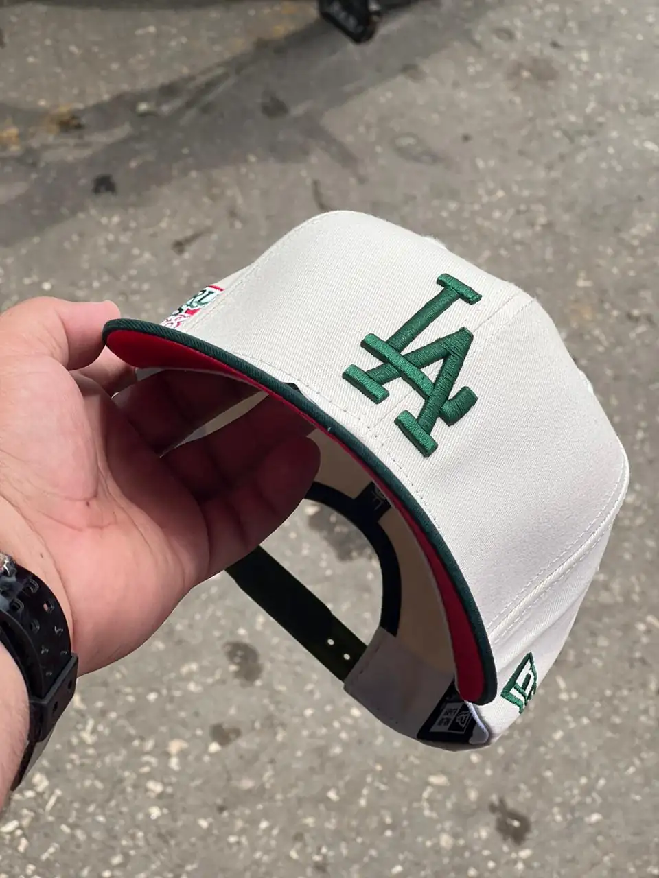 Caps