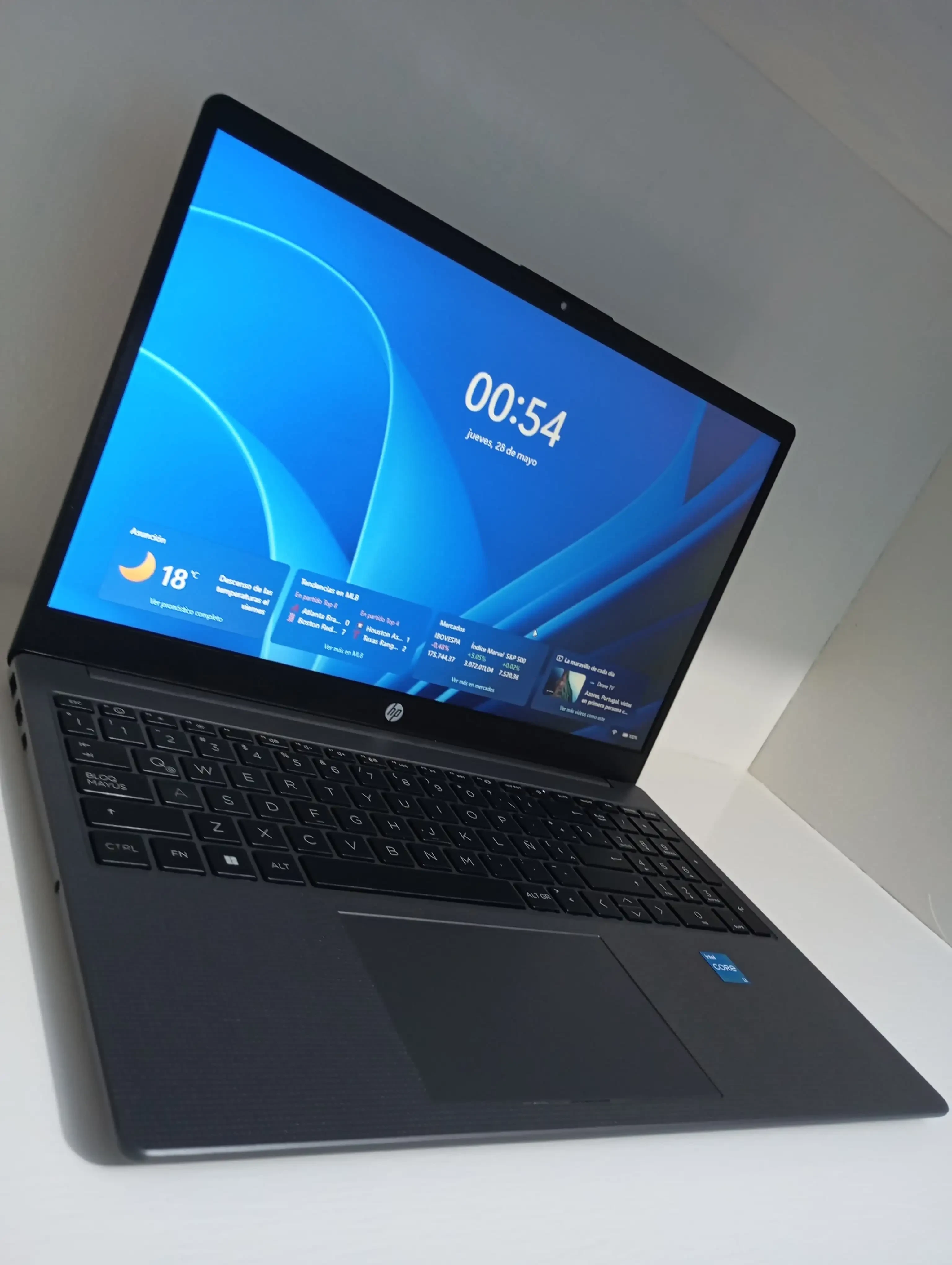 HP Core i3 Gen 13 Semi Nueva 8/512 Gris Sin detalles c/Cargador Original 