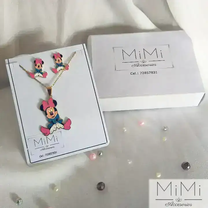 Conjunto cadenita, dije y aretes Minnie en acero inoxidable