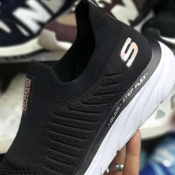 *Skechers Dama