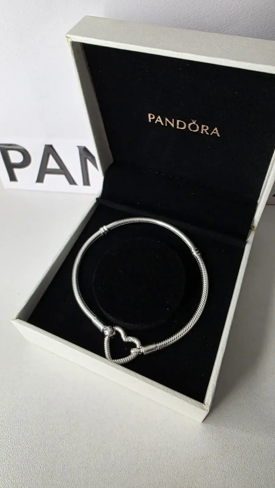 Pandora heart clousure silver moments bracelet  2