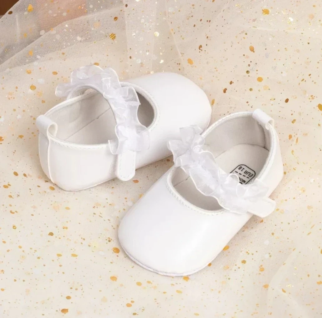 ZAPATITOS BLANCOS FLORES  2