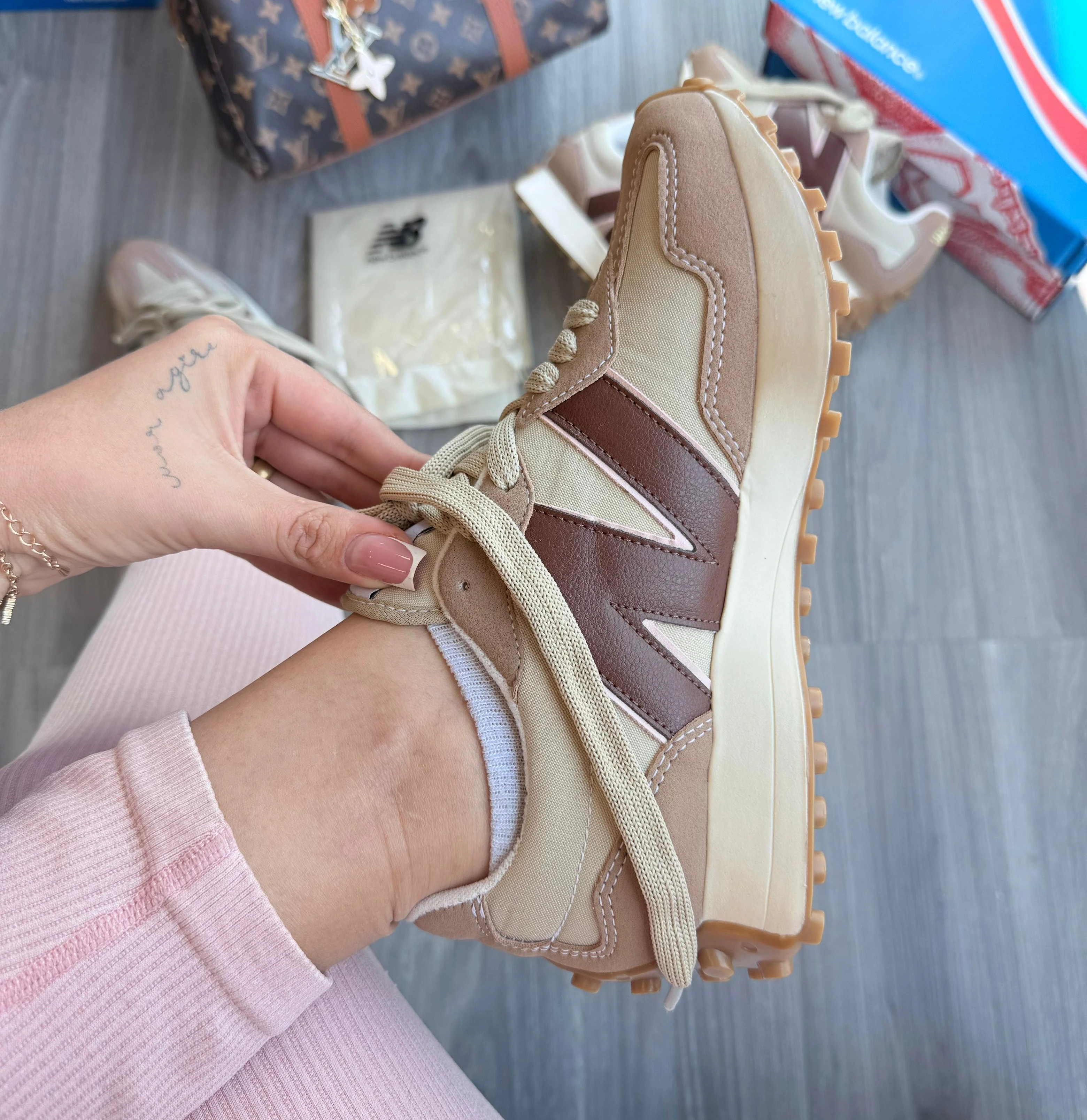 TÊNIS NEW BALANCE 327 8
