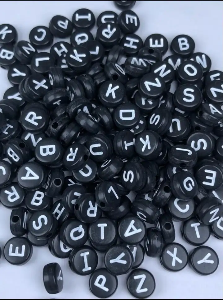 LETRAS ACRILICAS NEGRO CON BLANCO MAXI