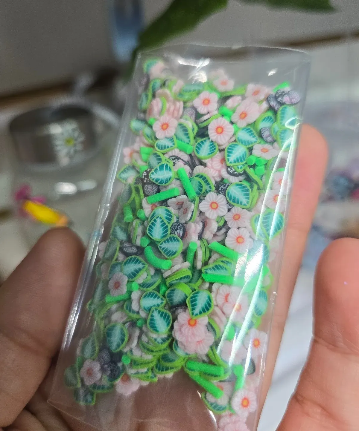 Flores, hojas y alas de mariposa