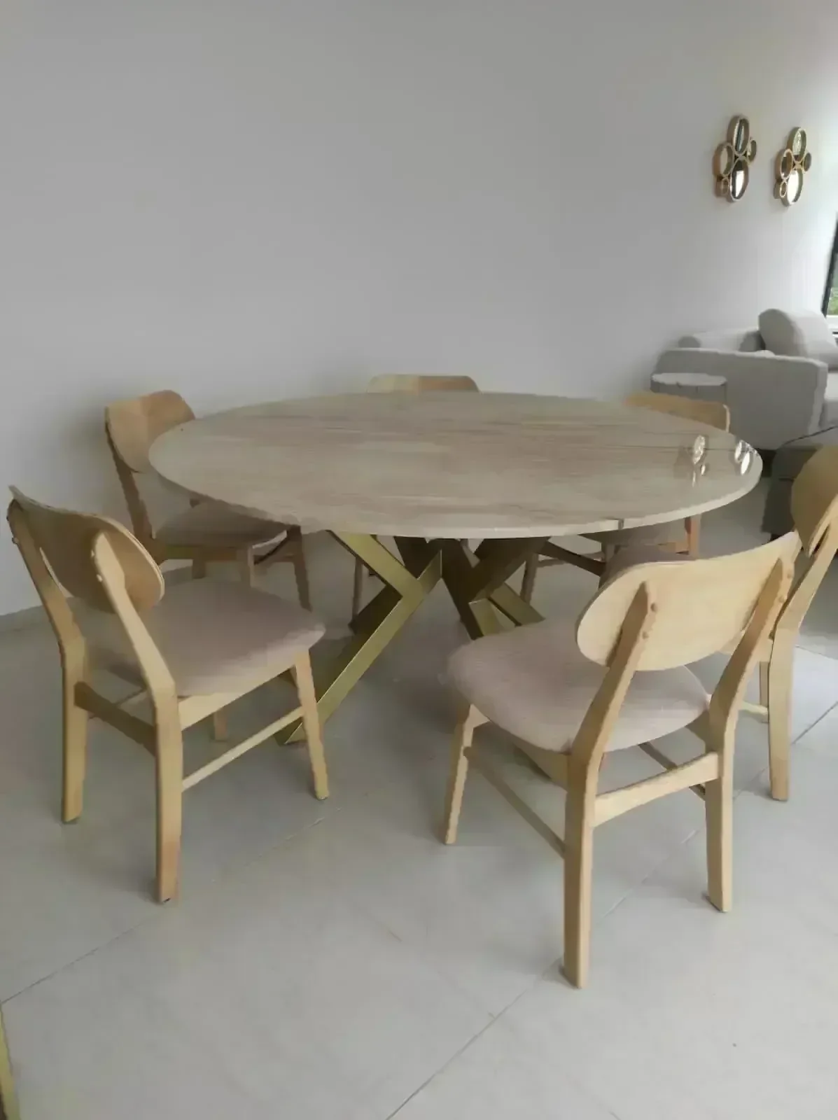 Mesa Estrella 1.50 dia (no incluye sillas )