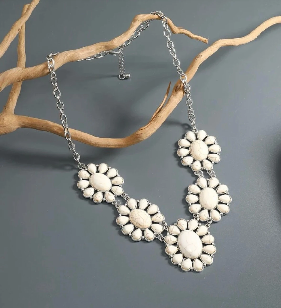 Collar con diaeño de Flor