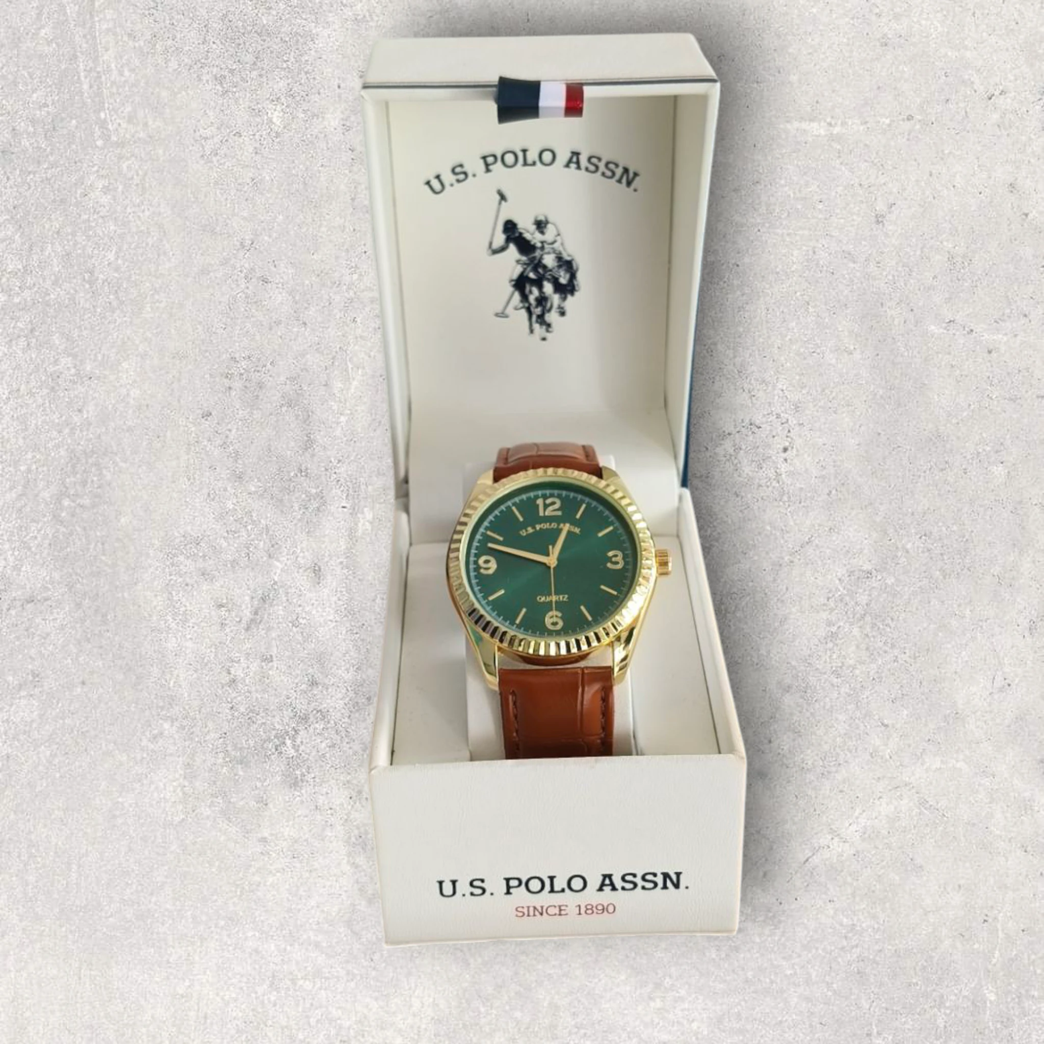 Reloj para caballero color cafe con dorado U.S POLO ASSN