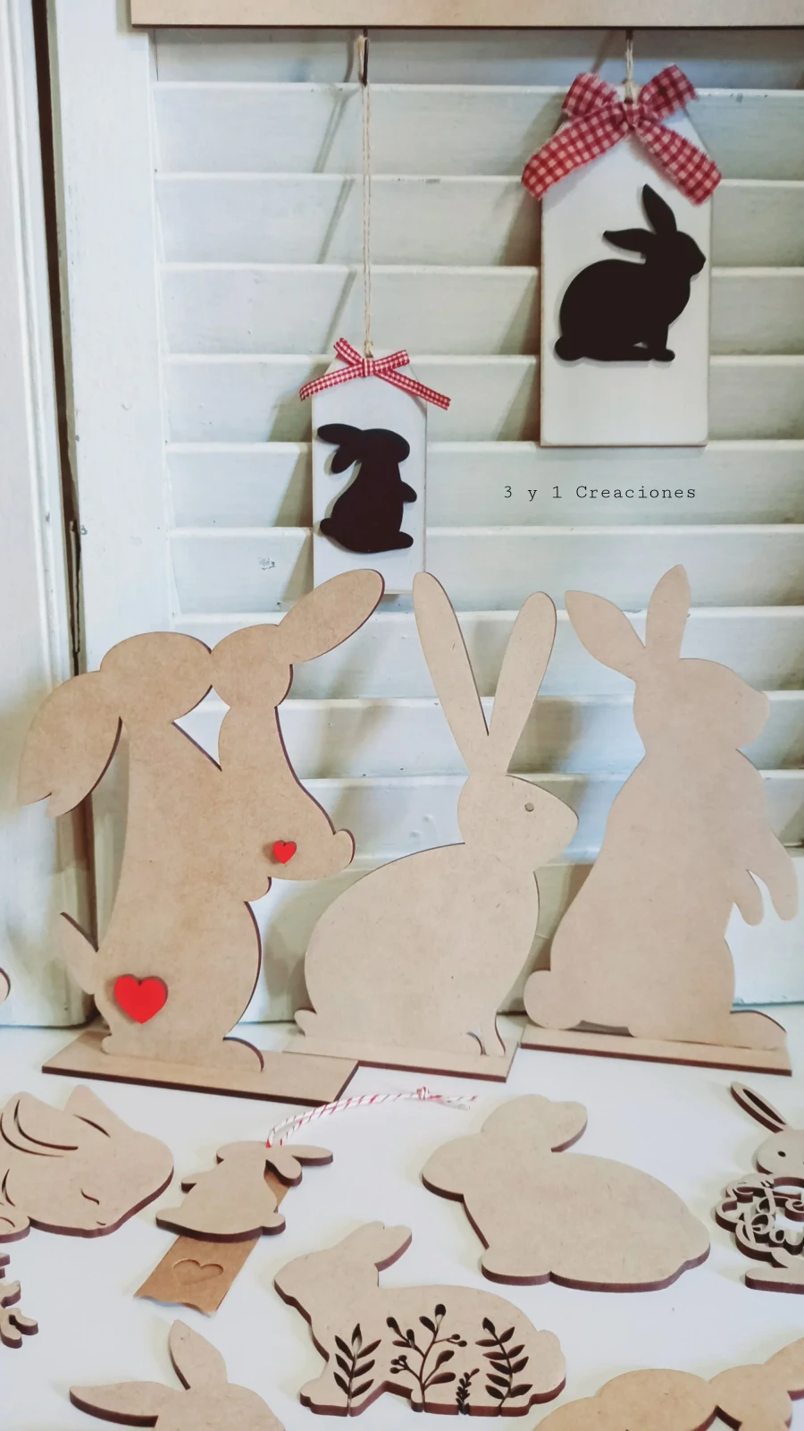 FIGURA CONEJA MAMÁ CON BASE 