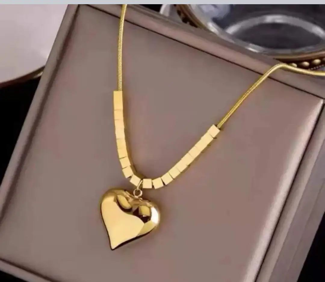 Collar de corazon dorado