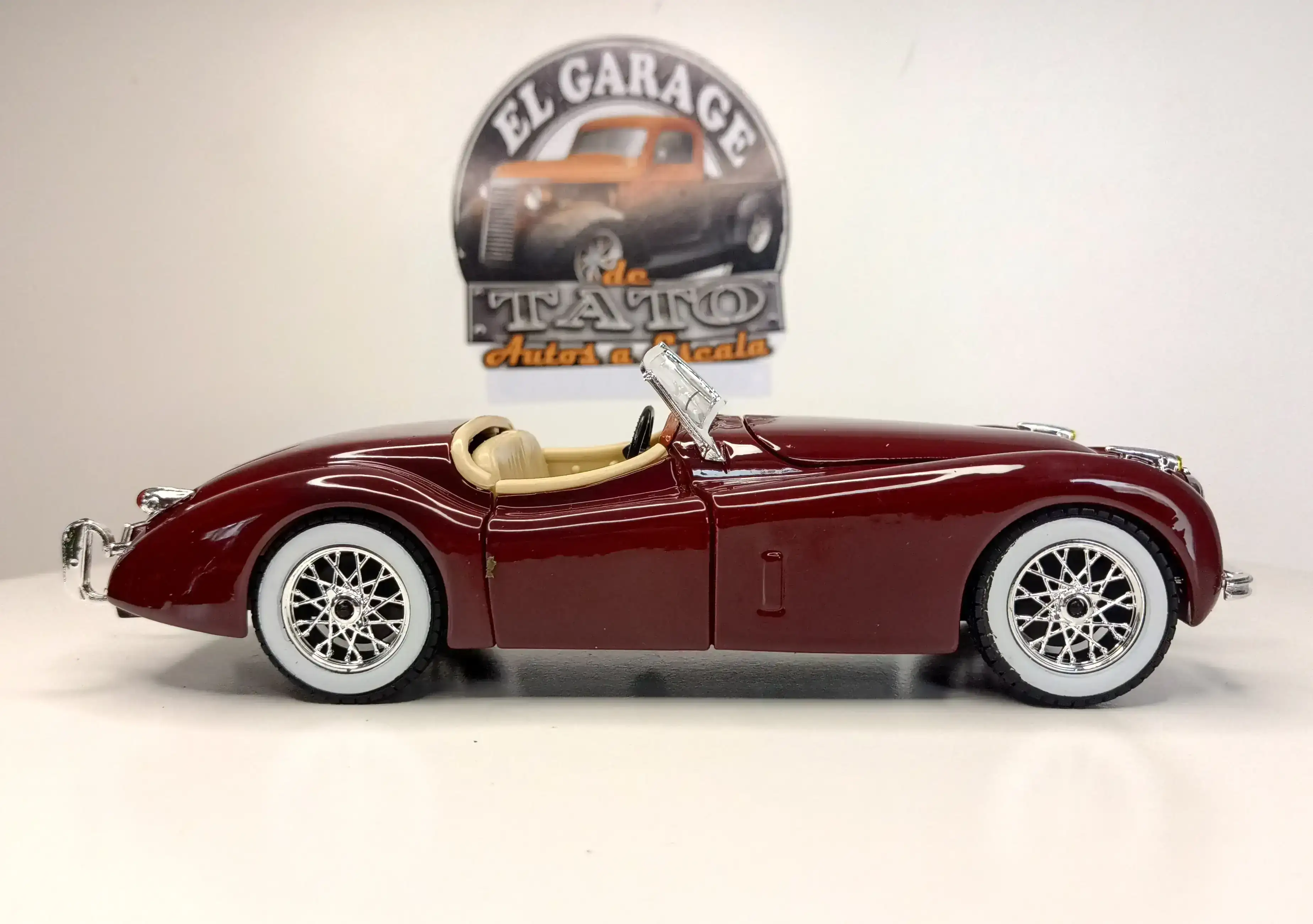 Jaguar xk 120 roaster 1951(BORDO) 3