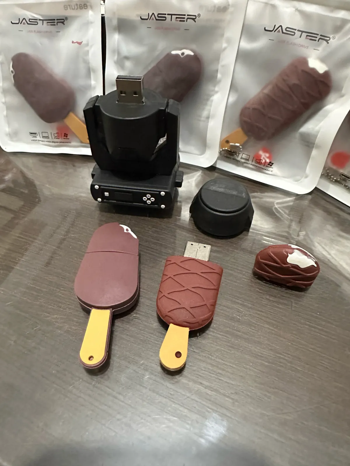 PENDRIVE ENGOMADO CON FIGURAS 32G por mayor y menor 69442828 6