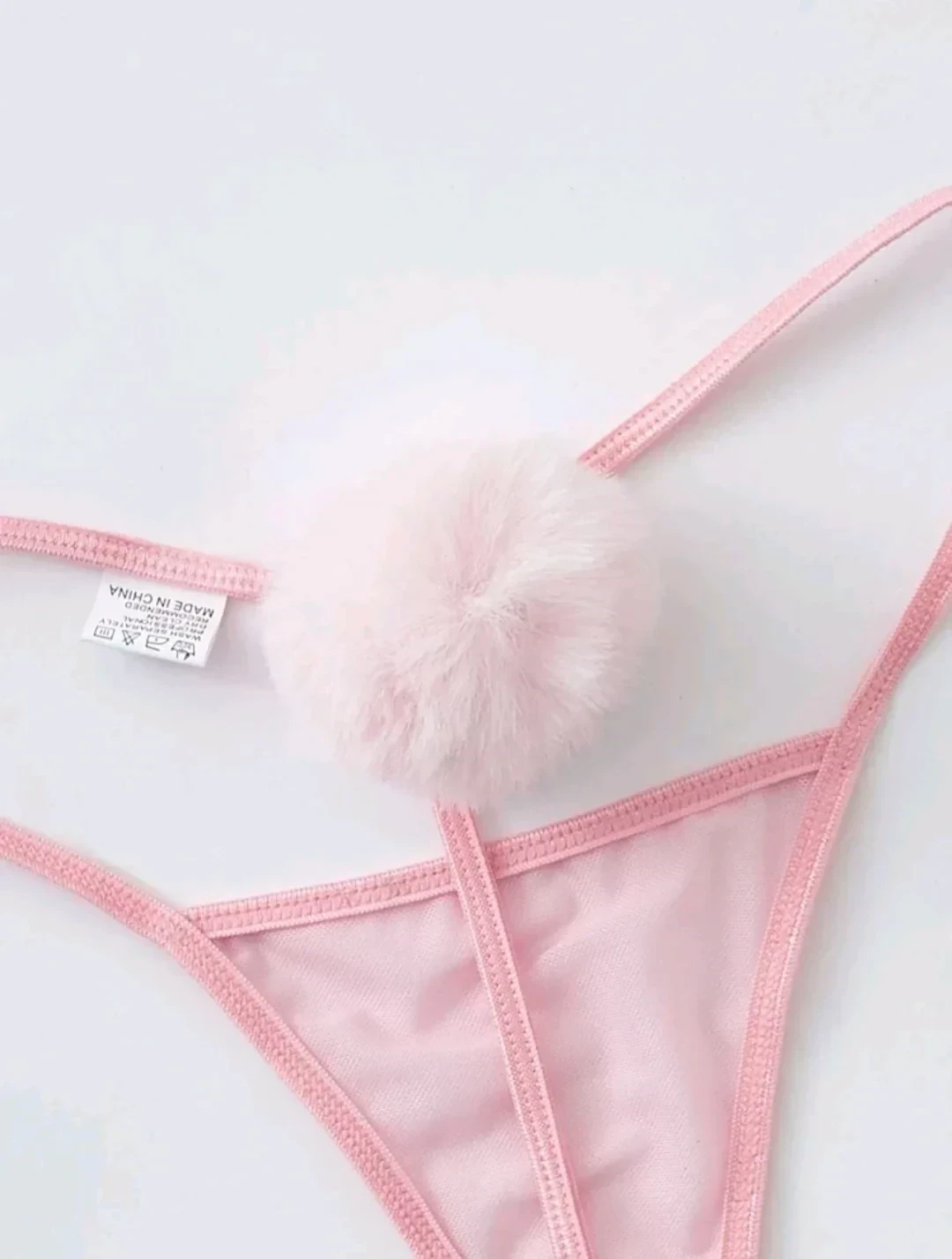 Tanga pompón rosa, disponible talla L 3