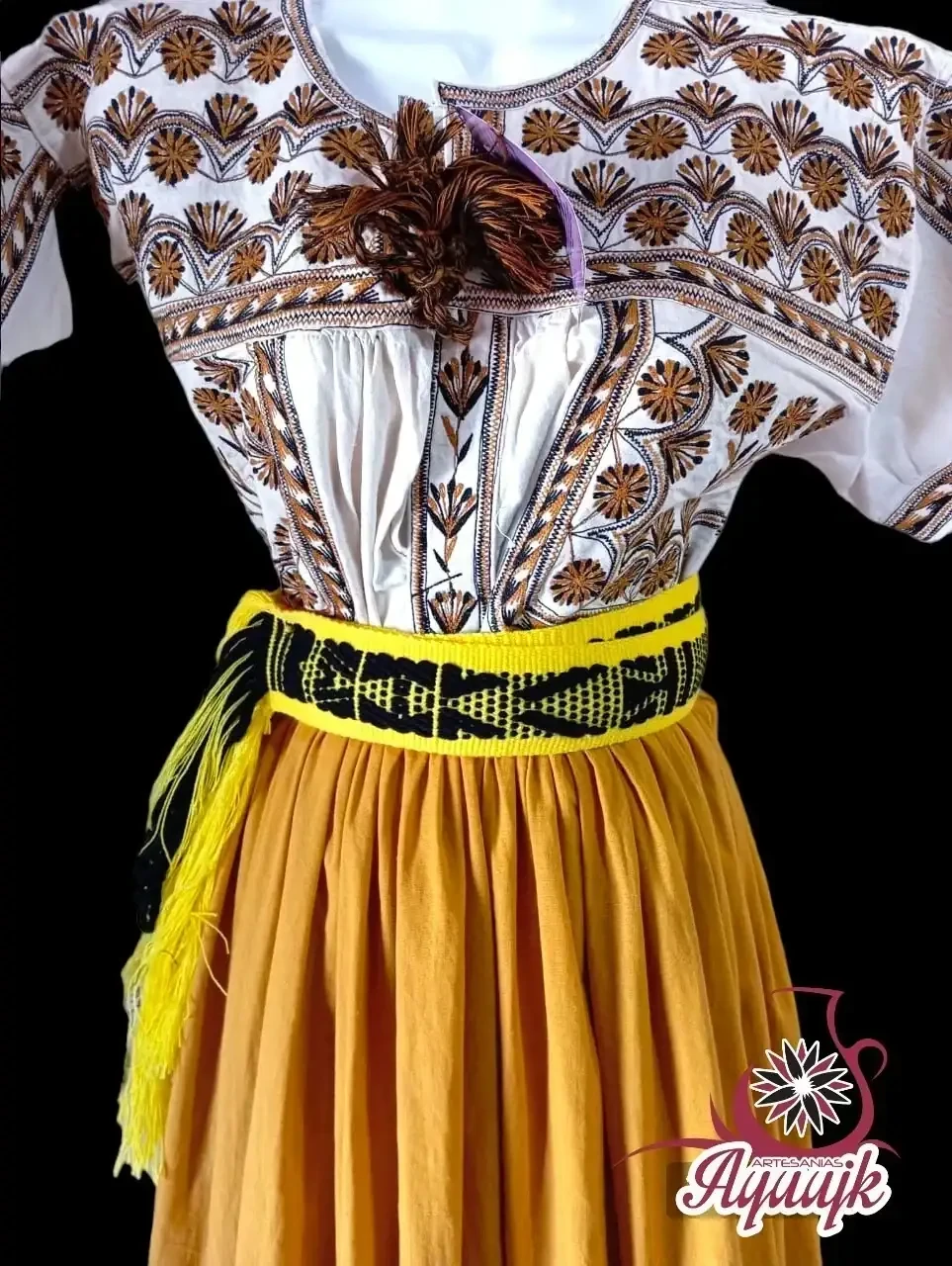 Traje típico de Tlahuitoltepec 07
