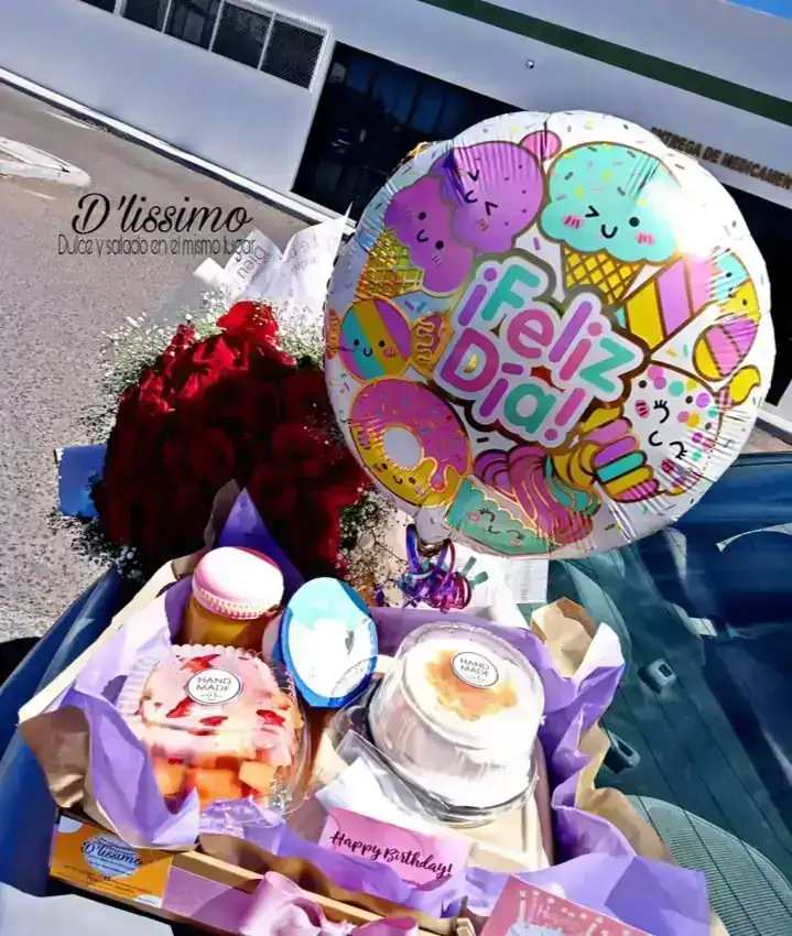 Desayuno/ ramo de 50 rosas 
