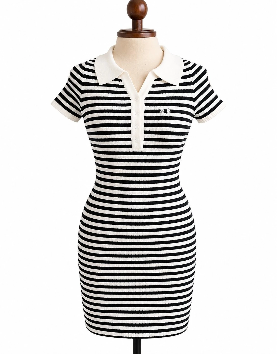 Vestido tejido con rayas blanco y negro 