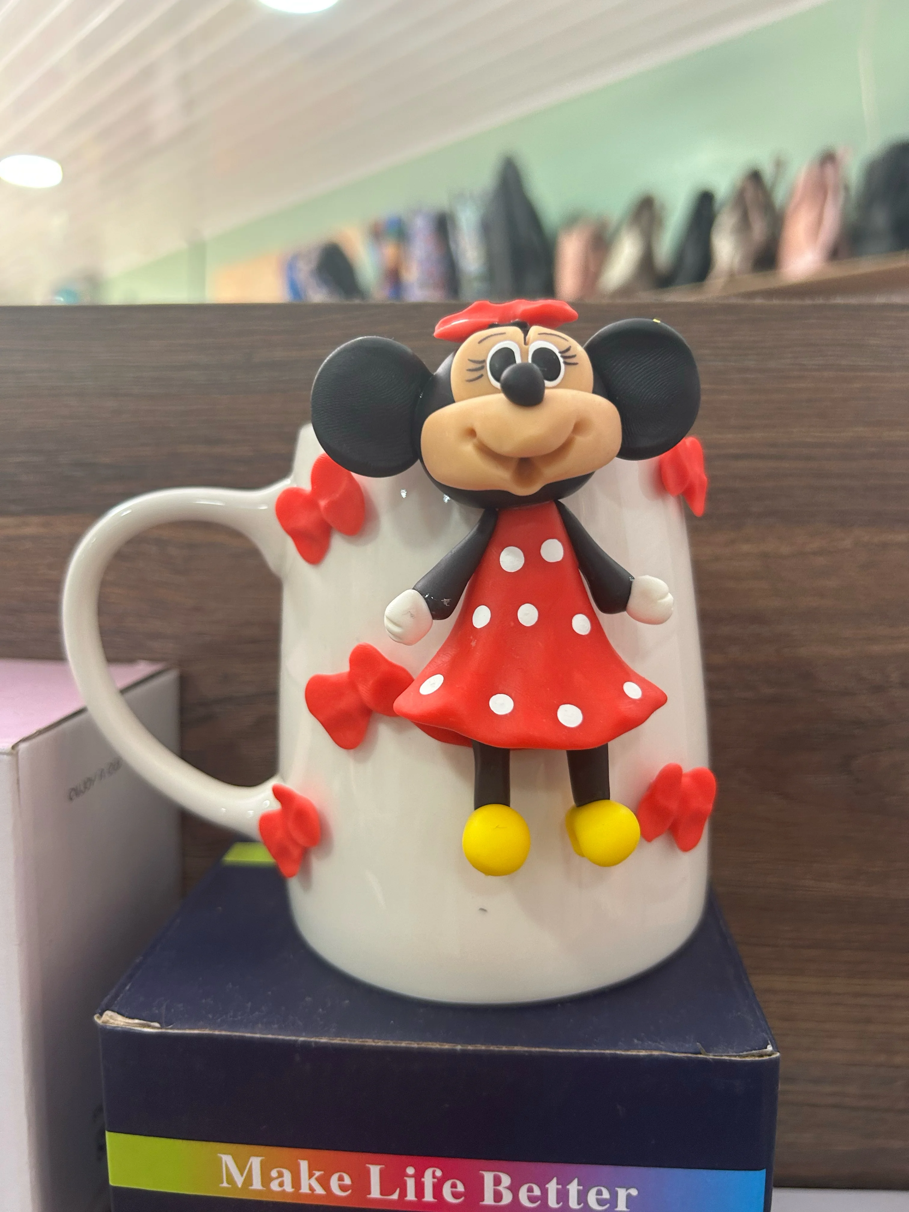 Taza con figura de porcelana 7