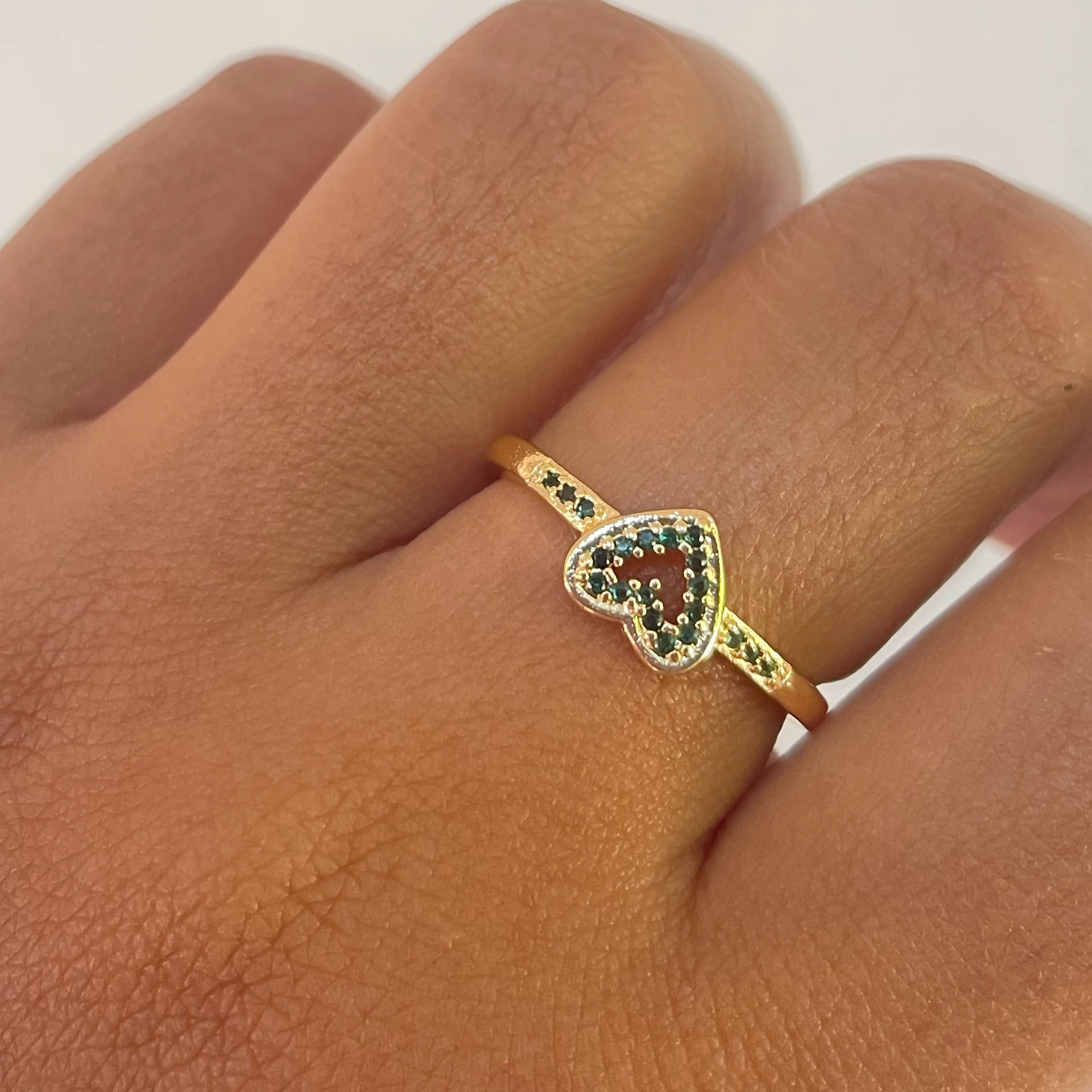 ANILLO CORAZONCITO PIEDRITAS VERDES