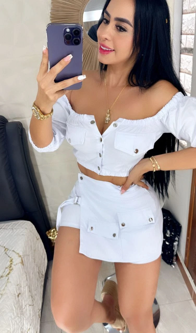 Conjunto Safari chic con blusa y falda short 2