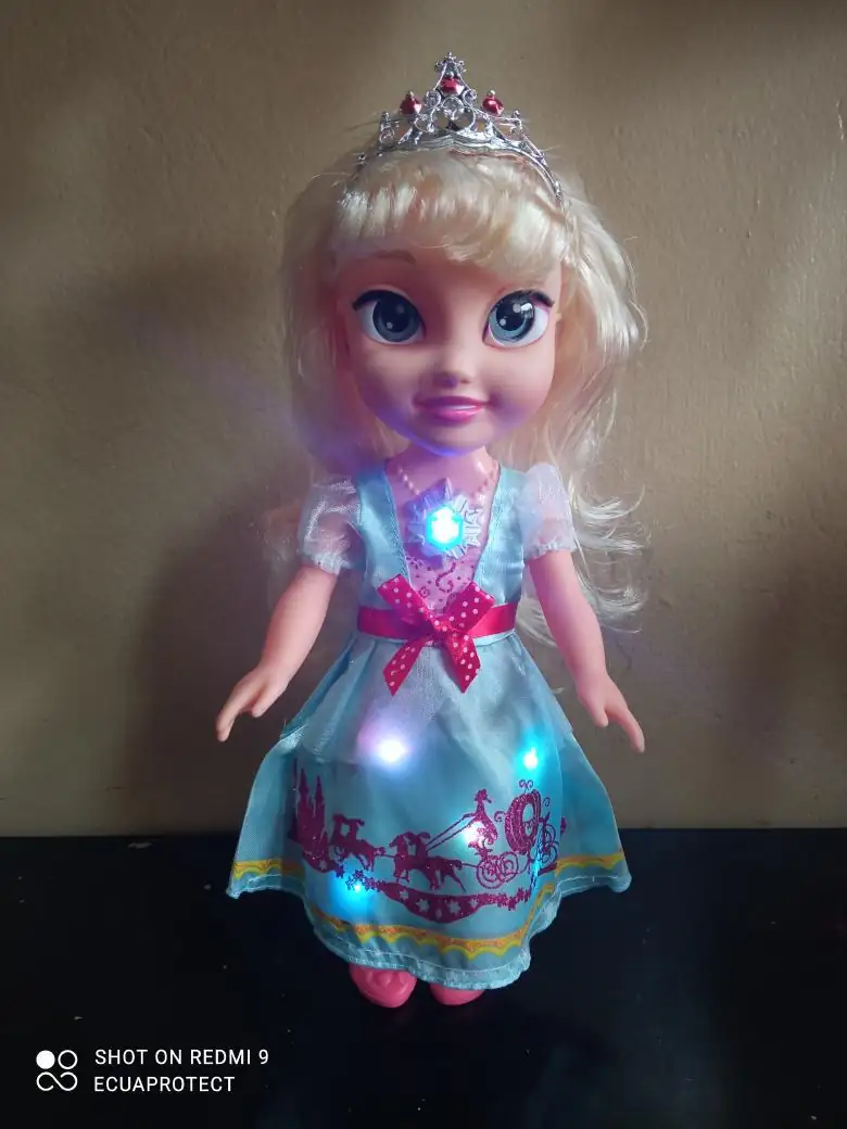 MUÑECA DISNEY CENICIENTA 👑