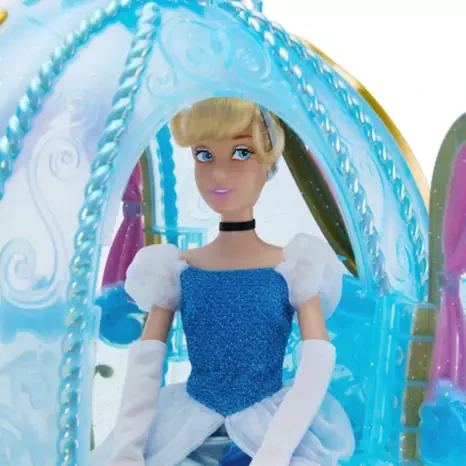 Set de regalo de lujo con muñeca, caballo y carruaje iluminado de Cenicienta 2