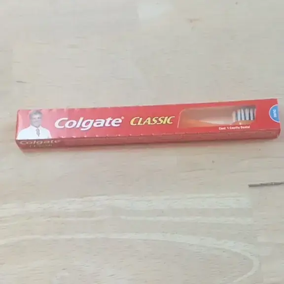 Cepillo colgate