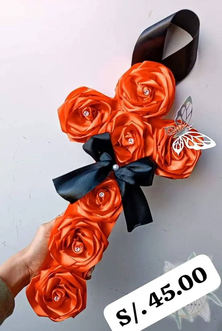 Cruz de rosas eternas naranjado