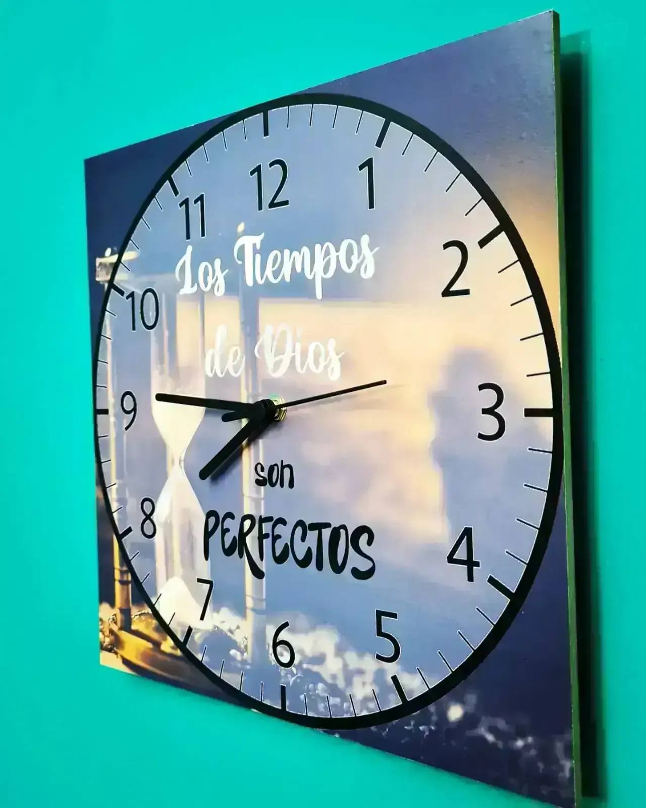 Reloj cuadrado de pared. R101