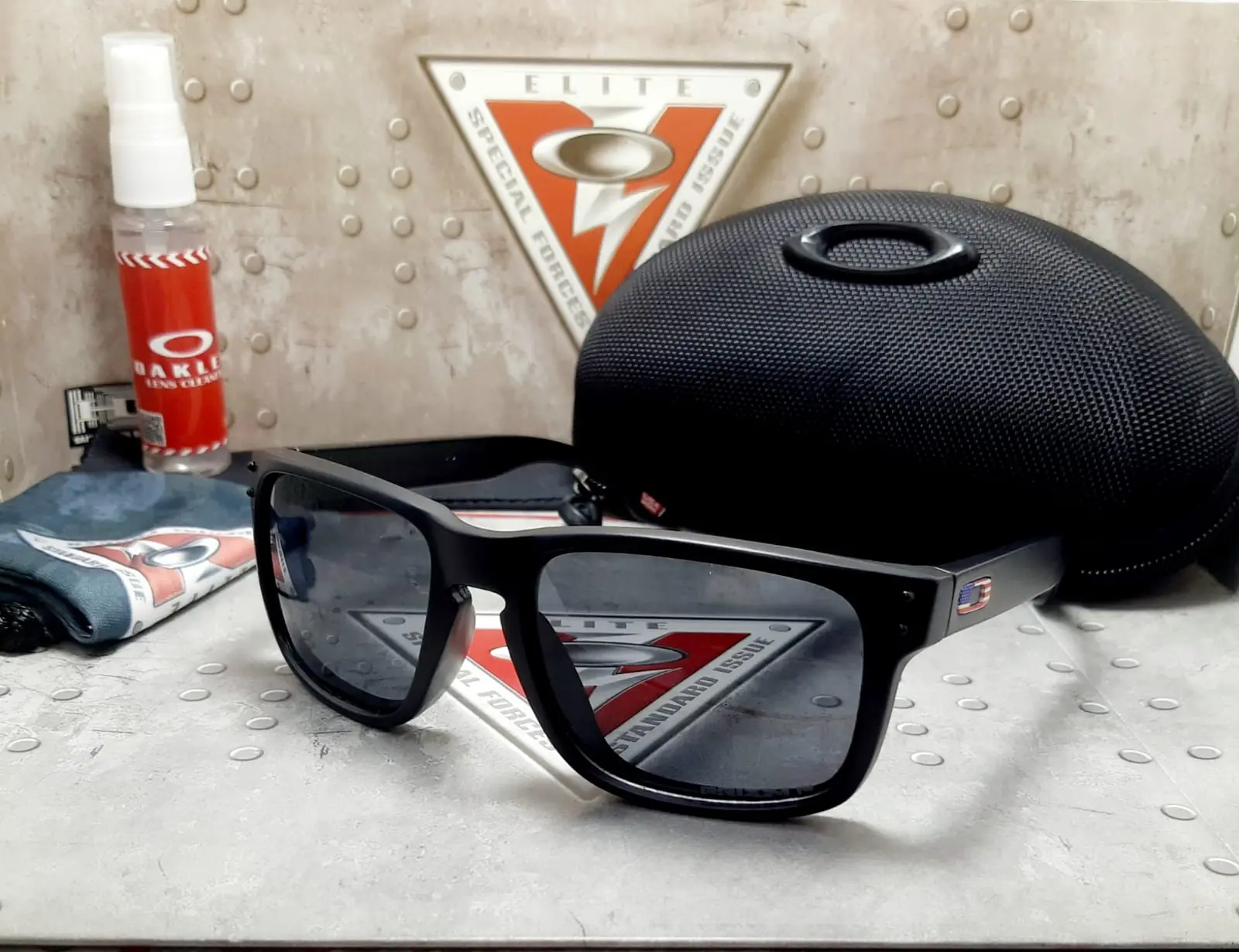 OAKLEY HOLBROOK  4