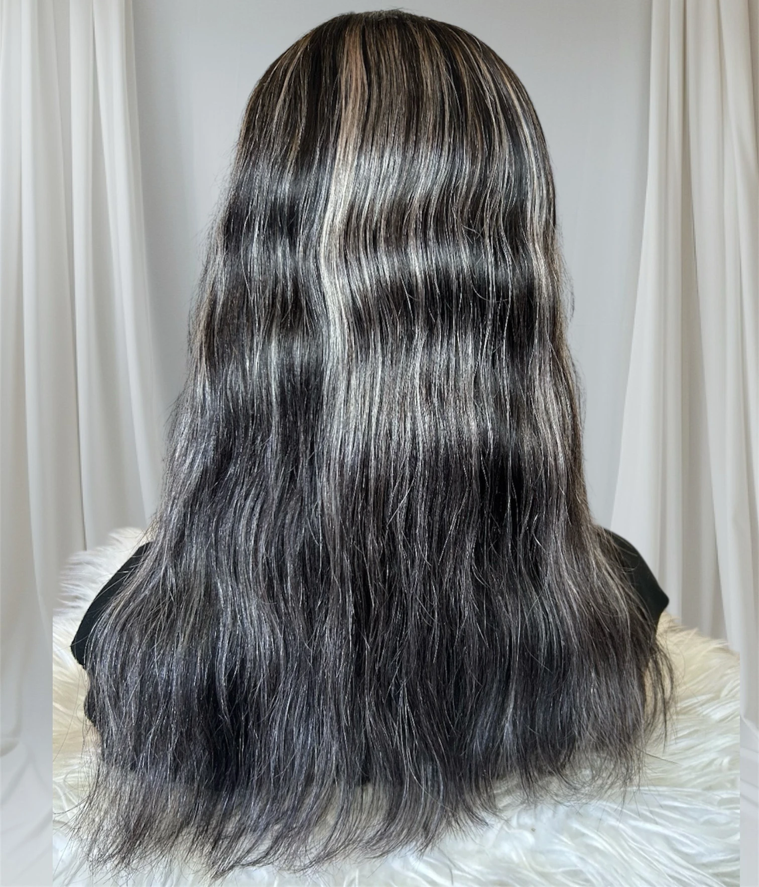 Peluca de cabello humano ondulado con reflejos grises 16” 3