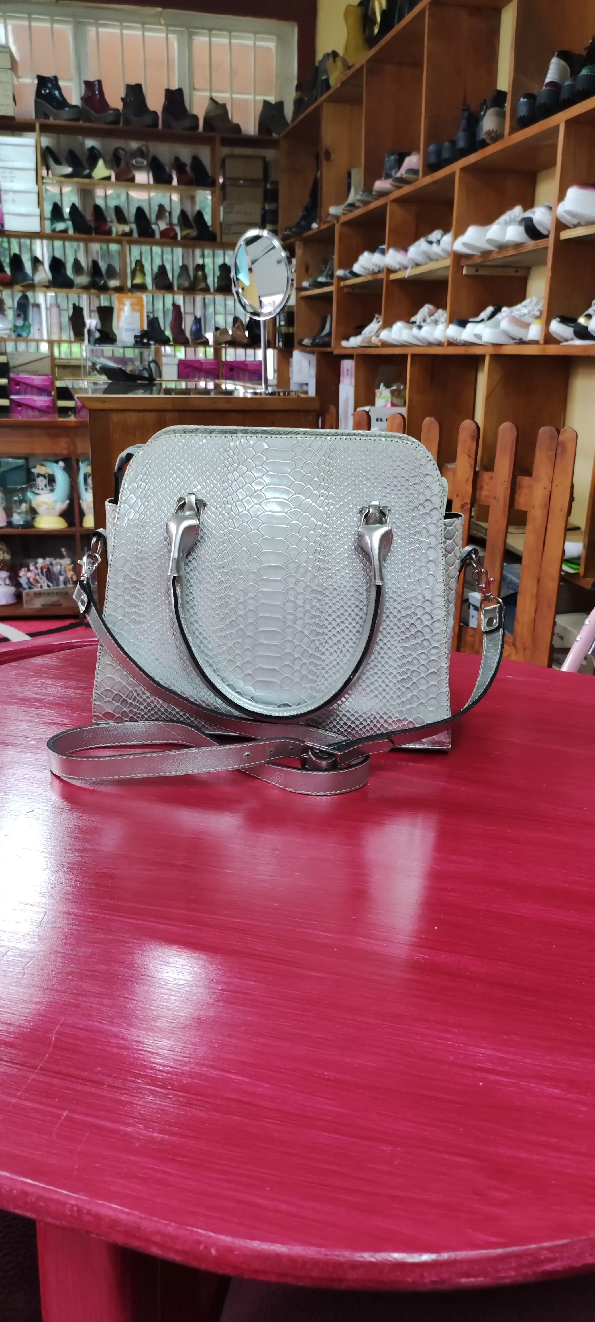 Cartera pequeña plateada