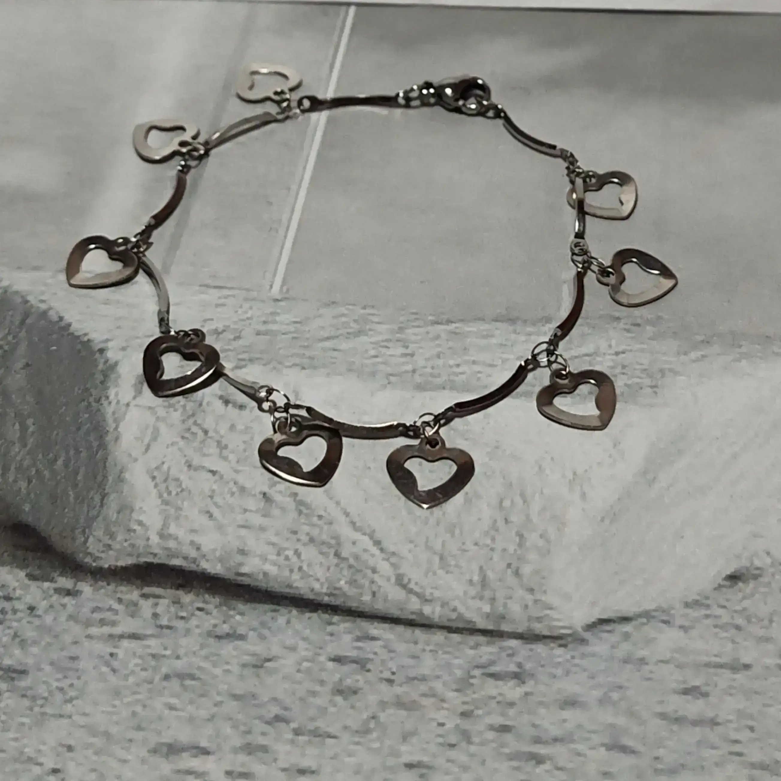 Pulsera tubos c/ dijes corazones  2