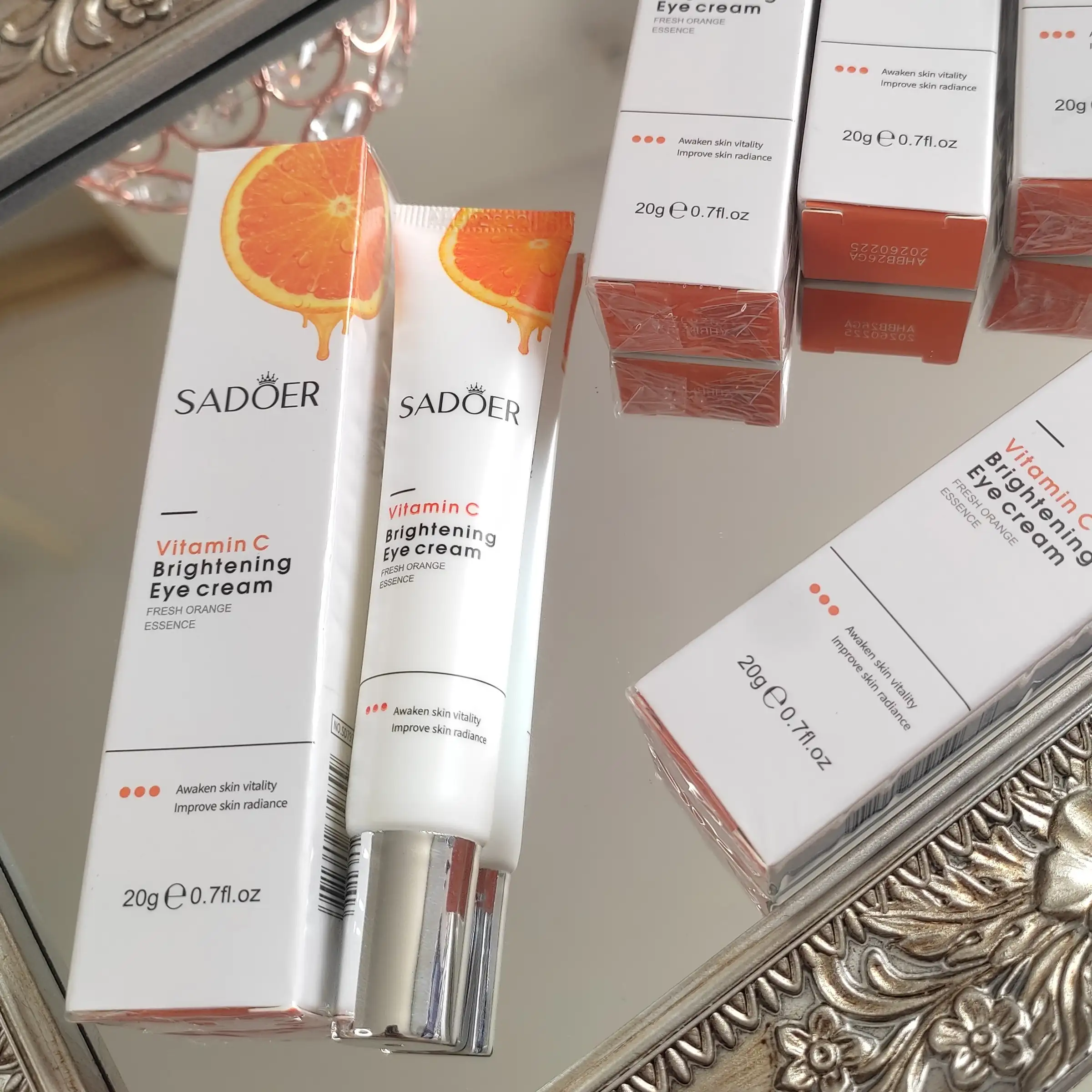 CONTORNO DE OJOS EN CREMA CON VITAMINA C