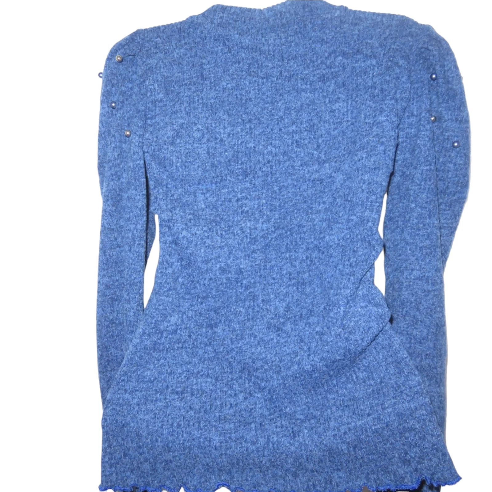 Blusa roja tipo sueter con perlas 2