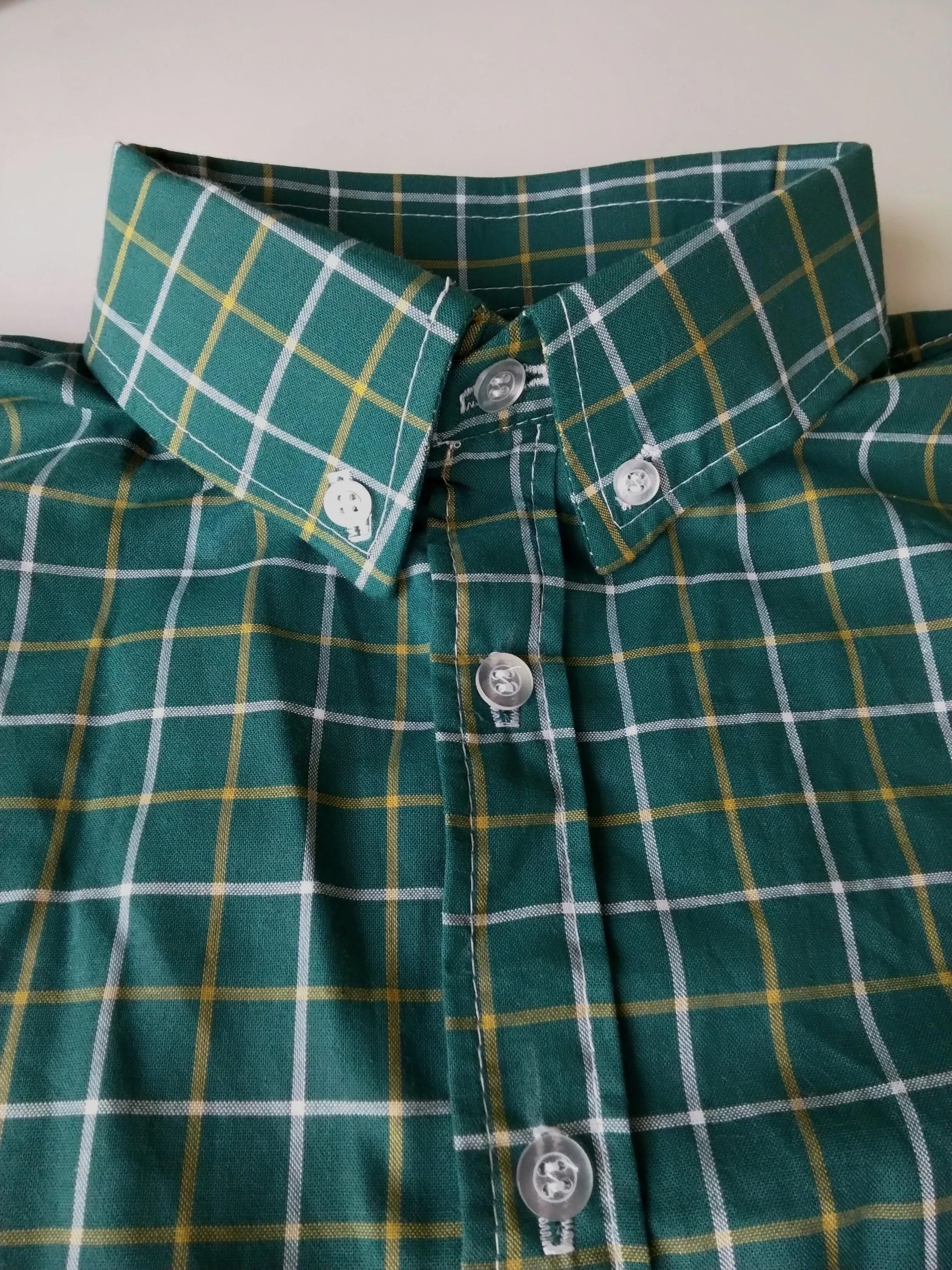 Camisa  verde con lineas amarillas 