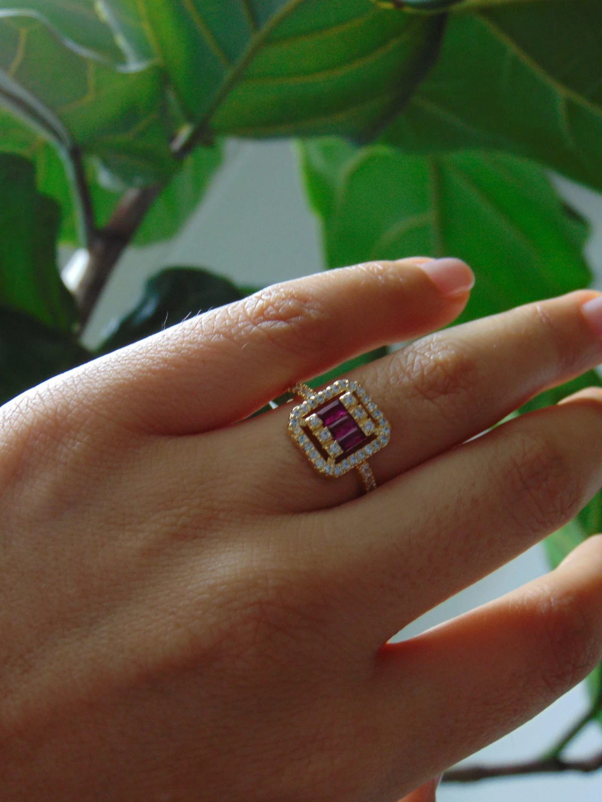 ANILLO ACERO DOR CUADRADO BAGUET FUCSIA