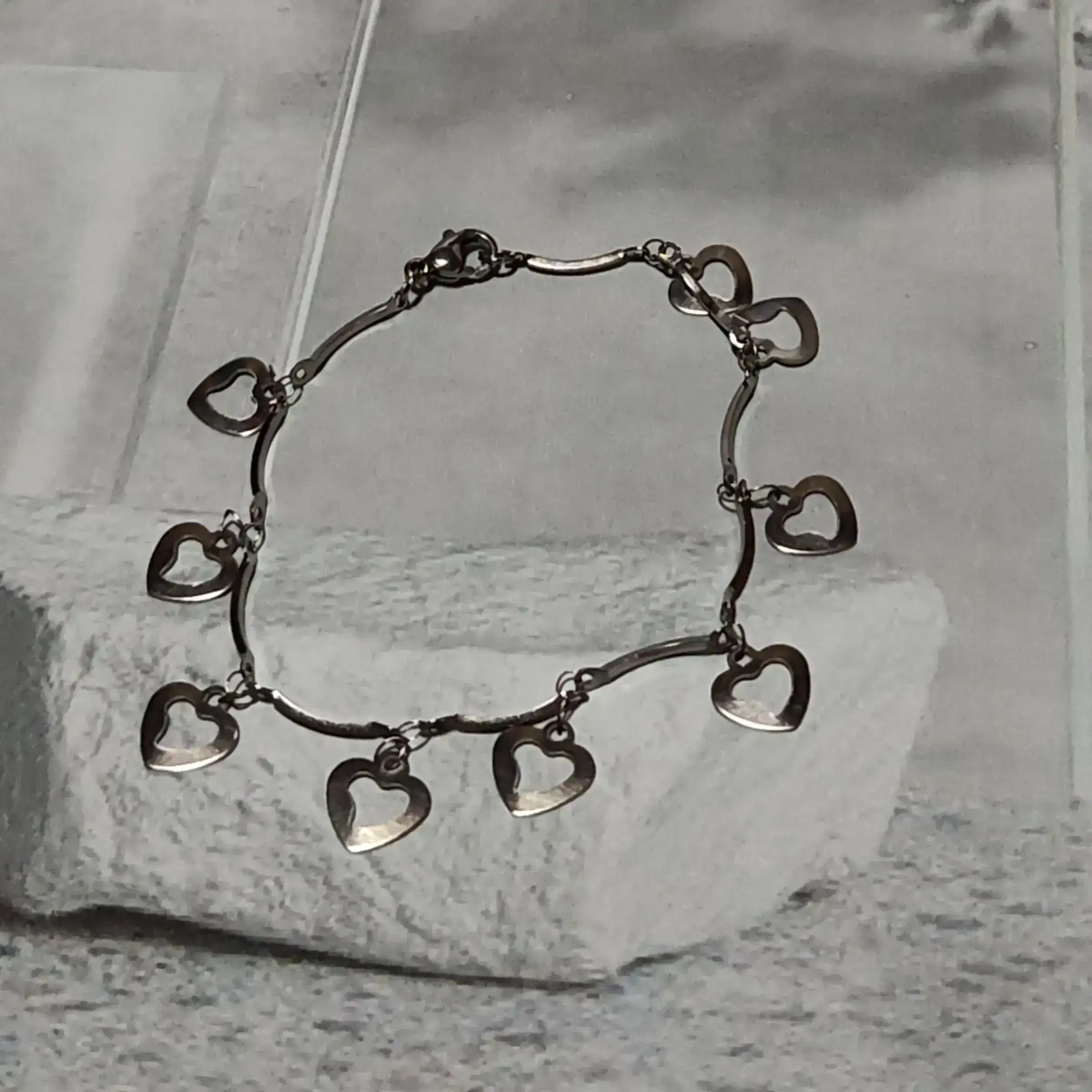 Pulsera tubos c/ dijes corazones  4