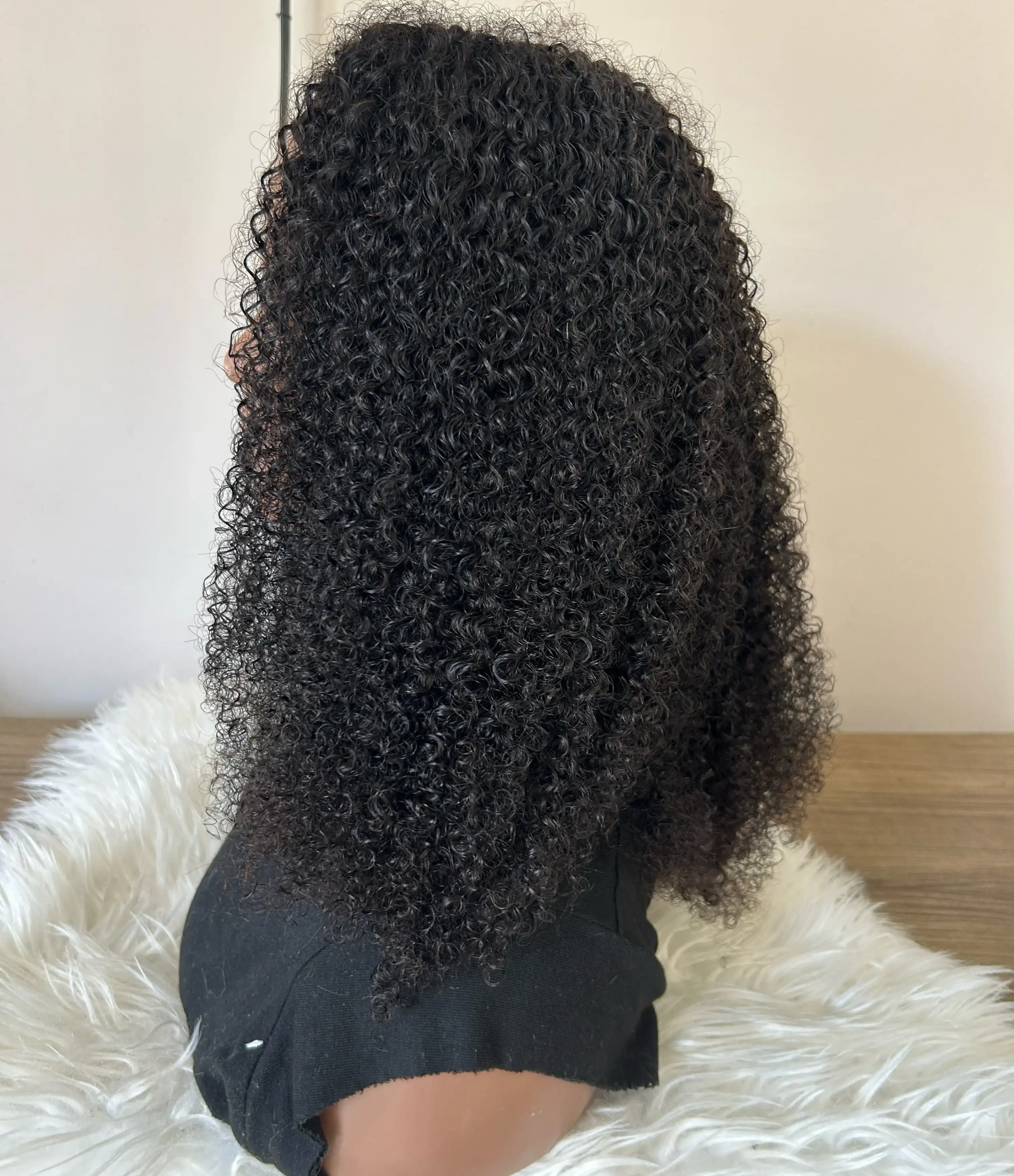 Peluca con diadema kinky Afro de 22” 4