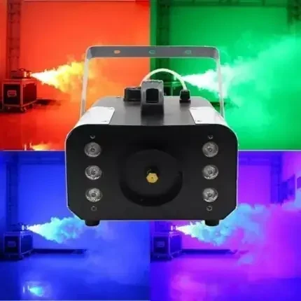 💥🇧🇴 MAQUINA DE HUMO DE 1500W. LED 🇧🇴💥    Diseñado para instalaciones permanentes como escenarios, clubes nocturnos y centros de diversión.  -1500W -6 Leds RGB (Red, Green, Blue 3 en 1) -Led strobe efecto rápido / lento -LED multifunción -Tiempo de calentamiento: 5min -Tiempo de recalentamiento: 40 segundos -Capacidad del tanque: 1 litro -Indicador de nivel de fluidos -Interruptor de encendido/apagado en el panel posterior - Incluye control remoto inalámbrico -Utilice únicamente líquido de humo -Dimensiones (LxWxH): 460x250x150mm 4