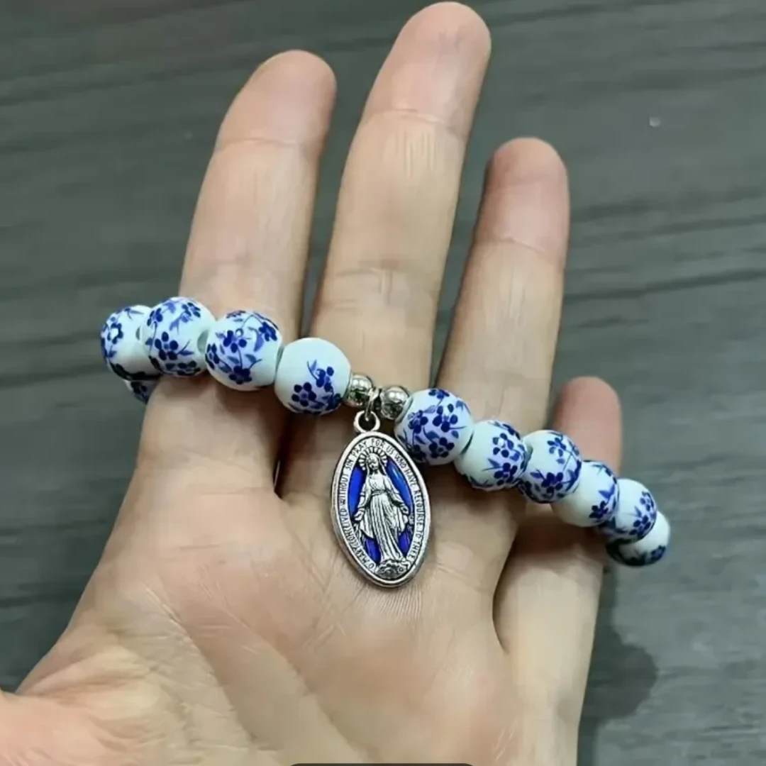 A PULSERA CON COLGANTE VÍRGEN  2