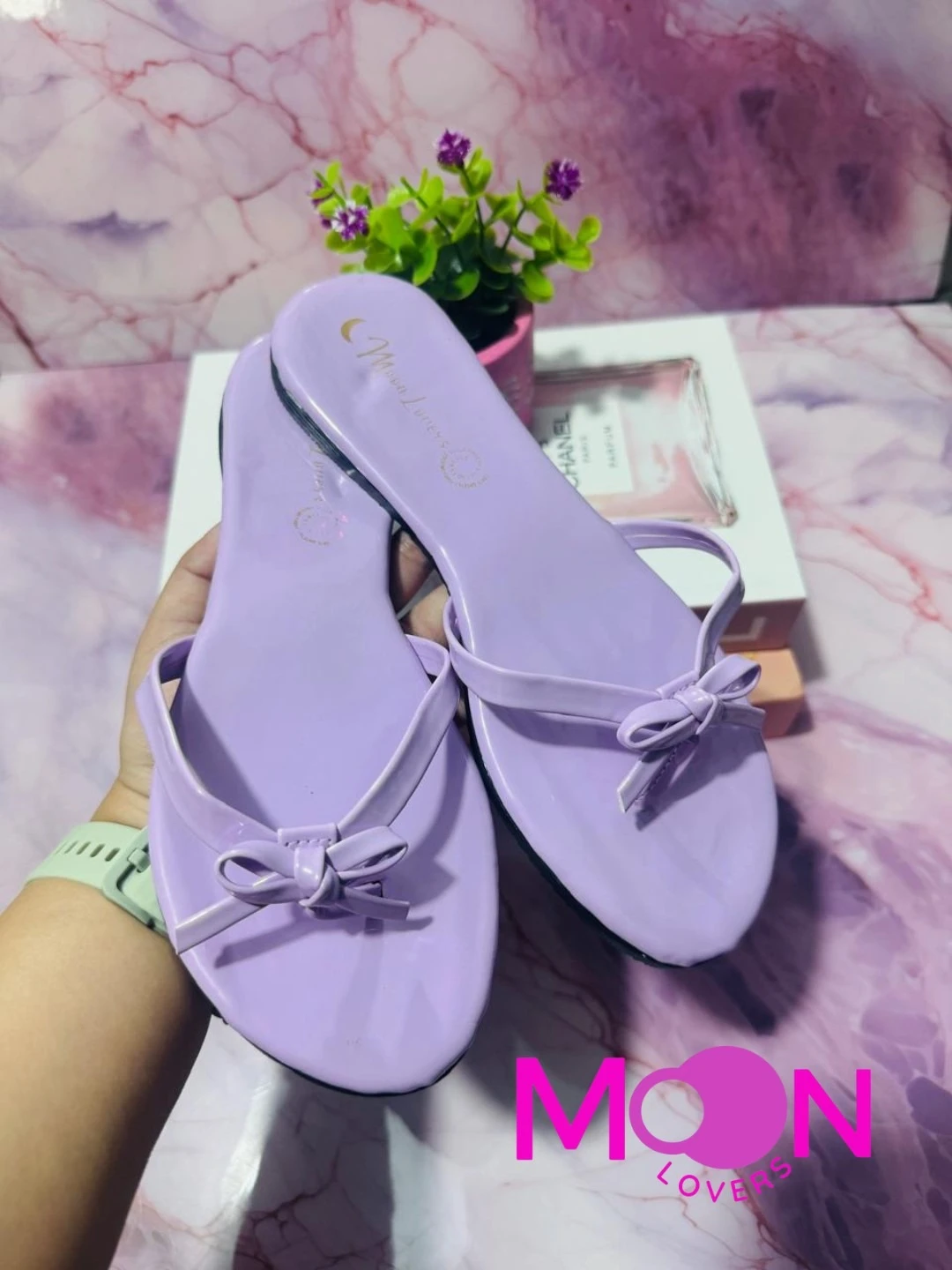 Mod.1052 Sandalia Dama Charol Moño Lila