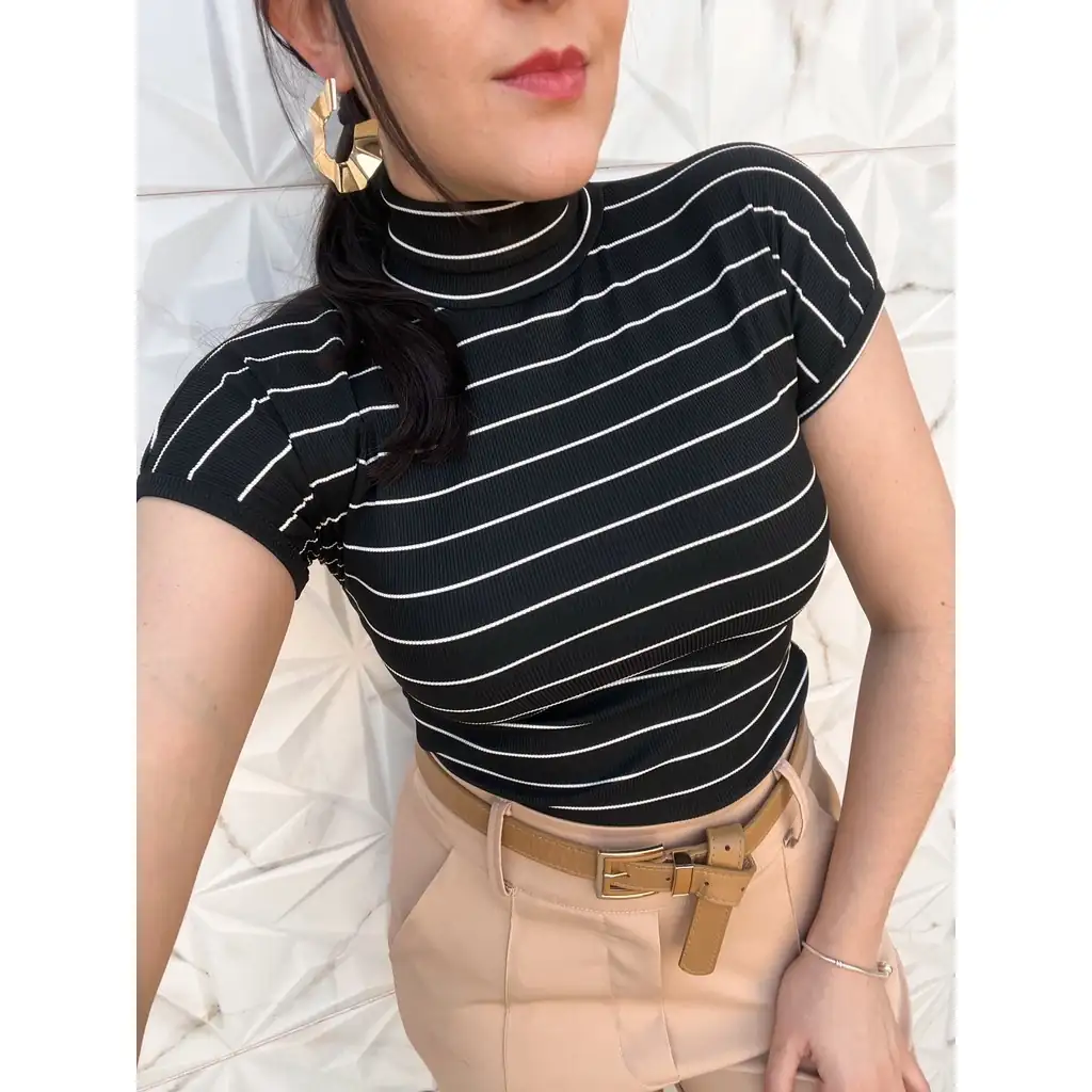 Blusa Canelada Gola Alta