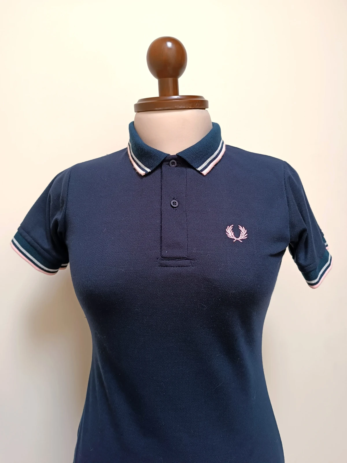 Camisa polo azul oscuro