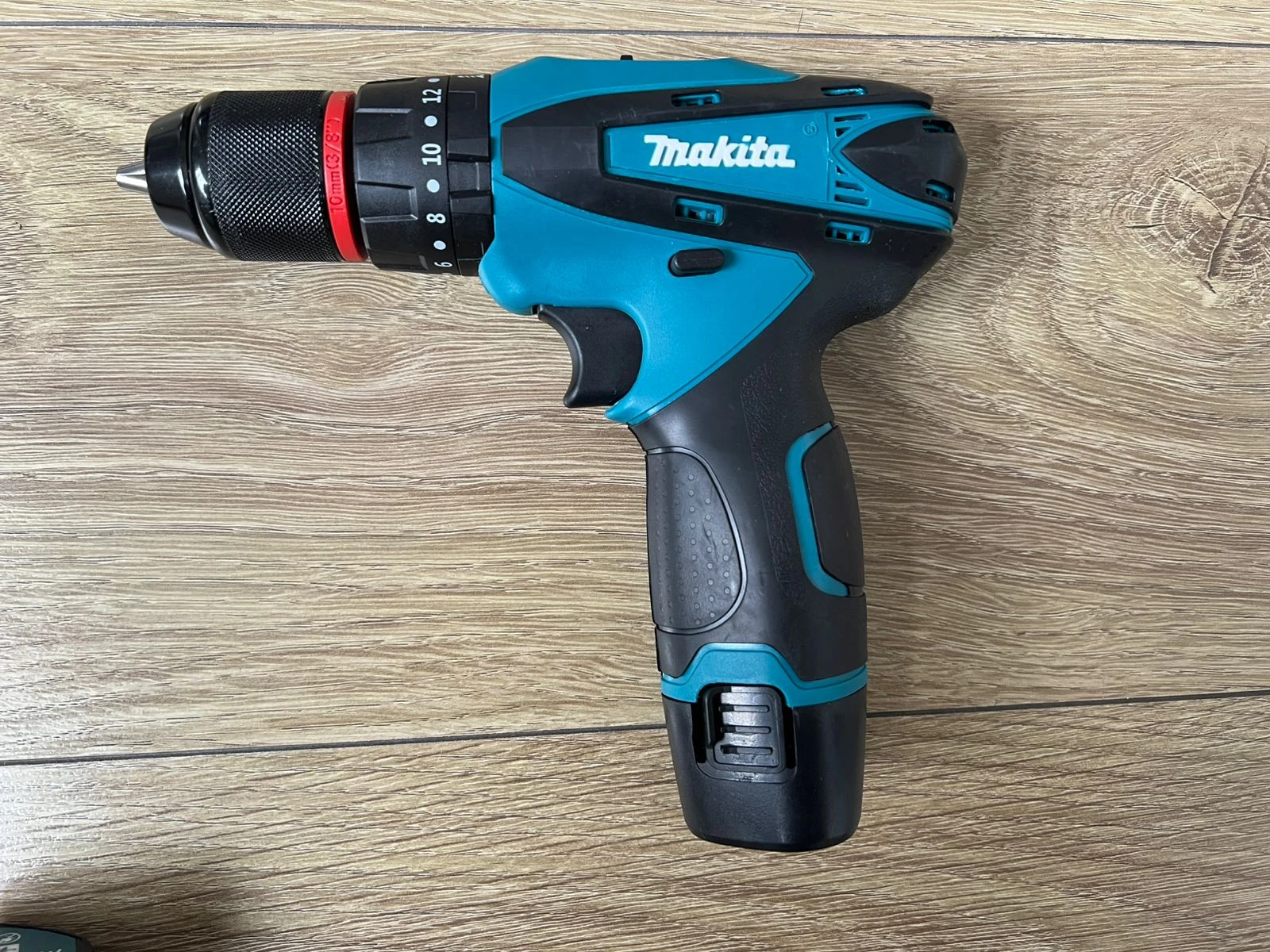 Taladro 48 Voltios makita mandril de 38 3