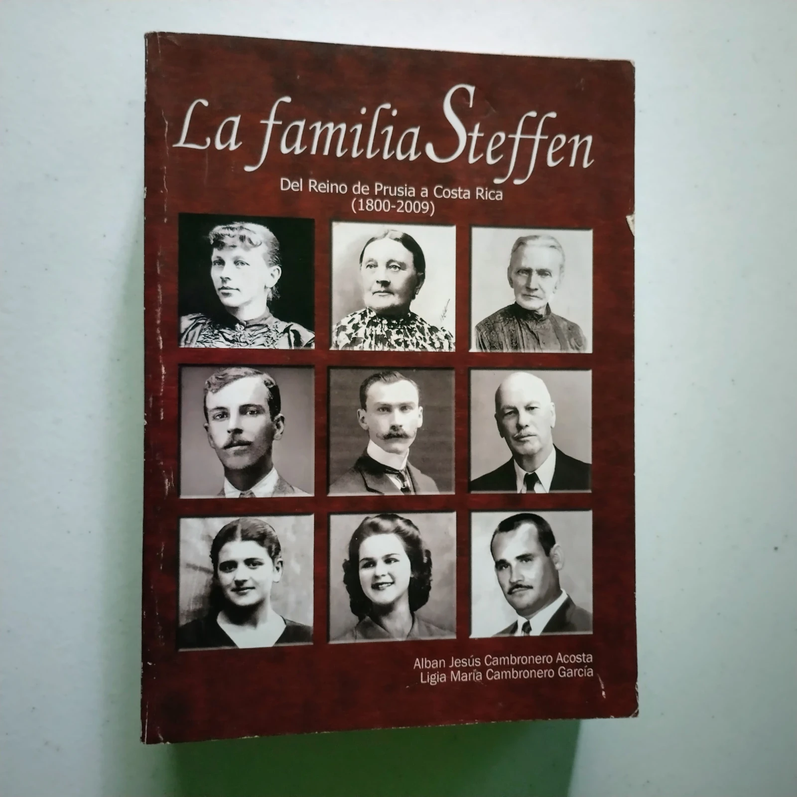 La familia Steffen, Albán y Ligia Cambronero, usado