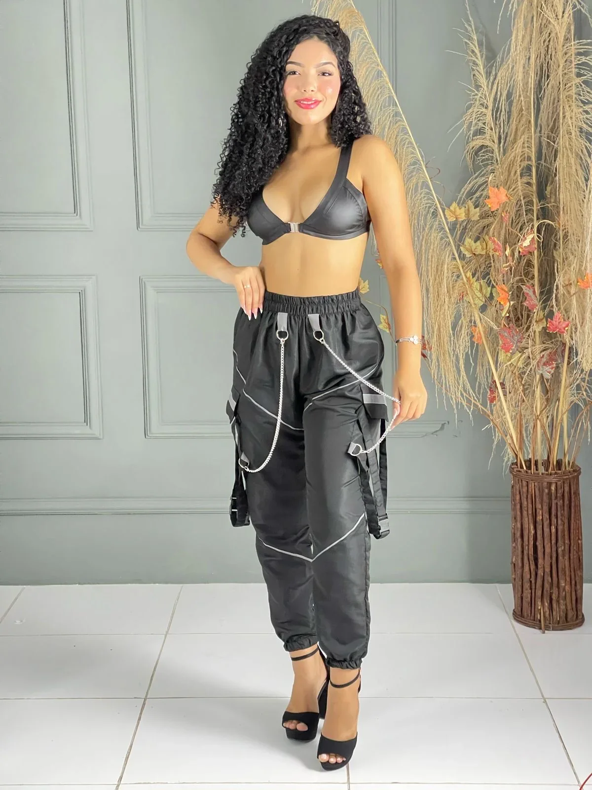 CALÇA CORRENTES LANÇAMENTO BALADA💫🖤